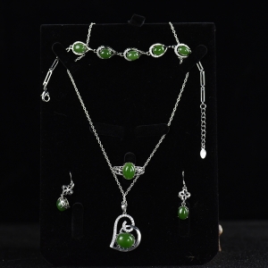 银镶山料和田碧玉套装（四件）