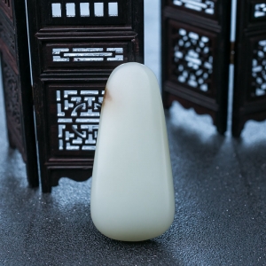 山料和田青白玉随形吊坠