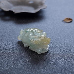 糯冰种飘黄翡翡翠貔貅吊坠