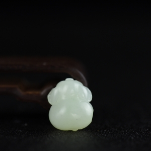 籽料和田白玉福猪吊坠