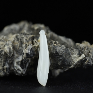 籽料和田白玉玉兰花吊坠