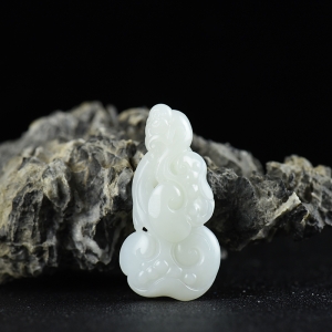 籽料和田白玉如意吊坠