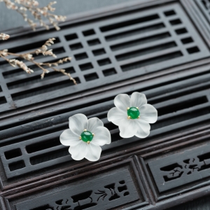 18K糯冰种翠绿翡翠耳钉