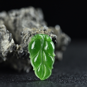 山料和田碧玉金枝玉叶吊坠