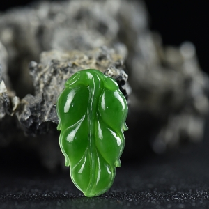 山料和田碧玉金枝玉叶吊坠