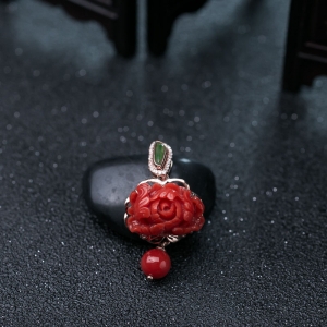 18K沙丁珊瑚牡丹花吊坠