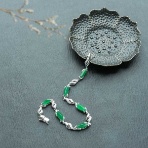 18k糯冰种翠绿翡翠手链