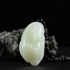 籽料和田白玉马上封侯吊坠