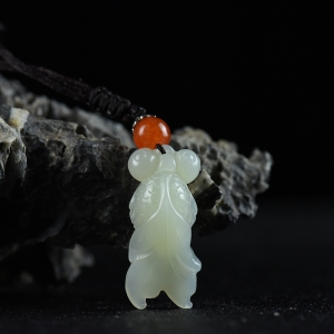 籽料和田白玉小金鱼吊坠