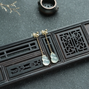 18K糯冰种翡翠福禄耳坠