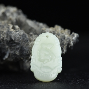 山料和田白玉子鼠吊坠