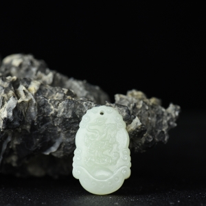 山料和田白玉辰龙吊坠