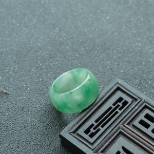 糯种飘翠翡翠指环