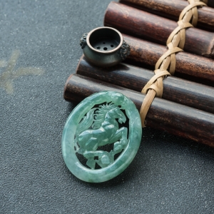 糯冰种飘翠翡翠马到成功吊坠