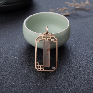 18K冰飘料南红吊坠