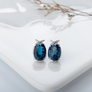 18K伦敦蓝托帕石耳钉
