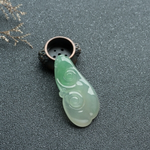 糯冰种飘翠翡翠如意吊坠