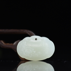 籽料和田白玉平安富贵平安锁吊坠