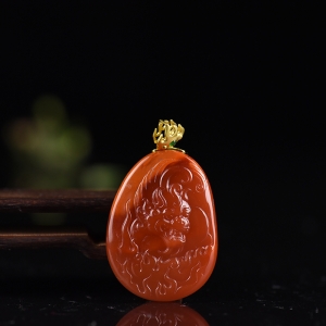 18k金镶樱桃红南红貔貅吊坠