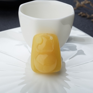 鸡油黄蜜蜡福禄吊坠