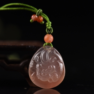 冰飘南红貔貅吊坠