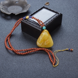 鸡油黄蜜蜡莲花吊坠