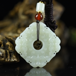 籽料和田白玉守护平安扣吊坠