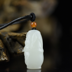 山料和田白玉节节高吊坠