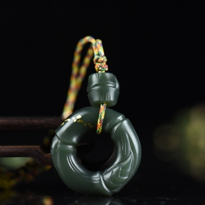 山料和田青玉竹节吊坠