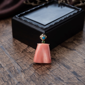 18K深水珊瑚吊坠