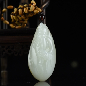 籽料和田白玉关公吊坠