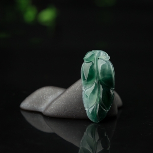 糯冰种深绿翡翠金枝玉叶吊坠
