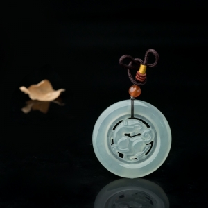 糯冰种翡翠麒麟吊坠