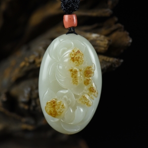 籽料和田白玉花开蝶来吊坠