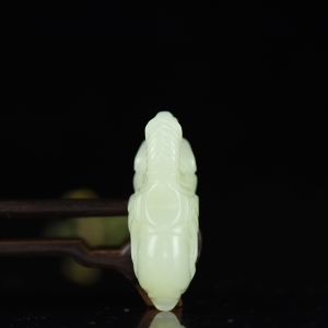 籽料和田白玉唐马吊坠