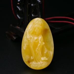 鸡油黄蜜蜡观音吊坠