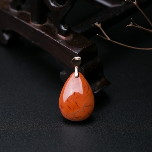 18K火焰纹南红水滴吊坠