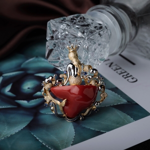 18K阿卡珊瑚海的女儿吊坠