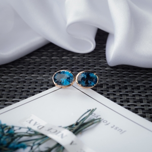 18K伦敦蓝托帕石耳钉