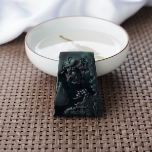 糯冰种墨翠飞龙在天吊坠