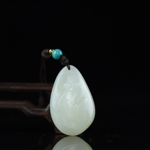 籽料和田白玉蝴蝶吊坠