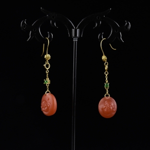 18k金镶樱桃红南红笑口常开耳坠