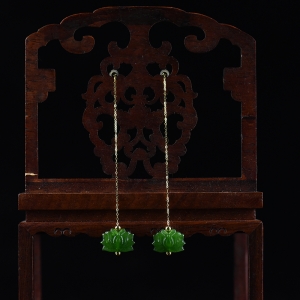 18k金镶山料和田碧玉莲花耳坠