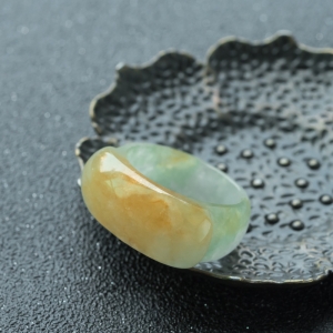 糯冰种飘黄翡翡翠指环