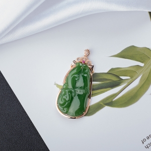 18K山料和田碧玉竹节吊坠