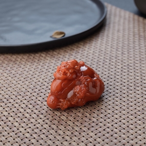 玫瑰红南红貔貅手把件