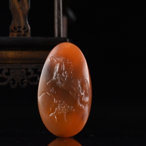 樱桃红南红马到成功吊坠