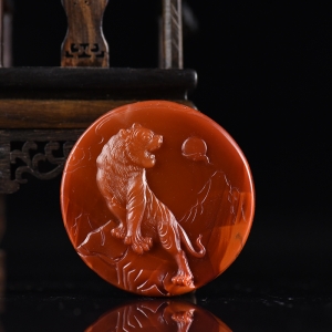 玫瑰红南红寅虎吊坠