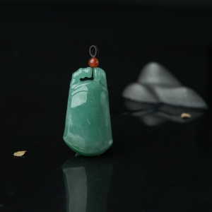 糯种深绿翡翠节节高升吊坠