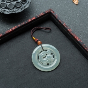 糯冰种翡翠麒麟吊坠